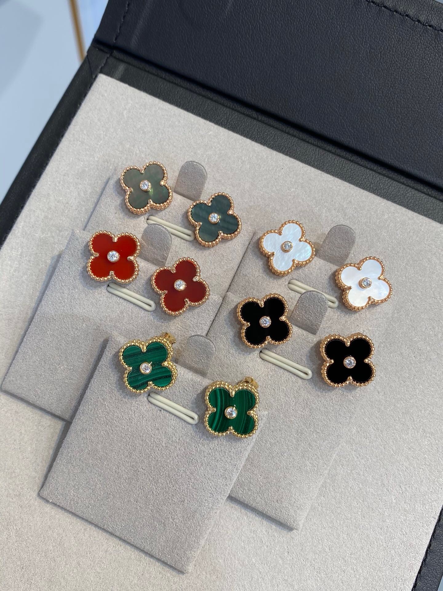 VCA  accessories  earrings ( 5 colors)