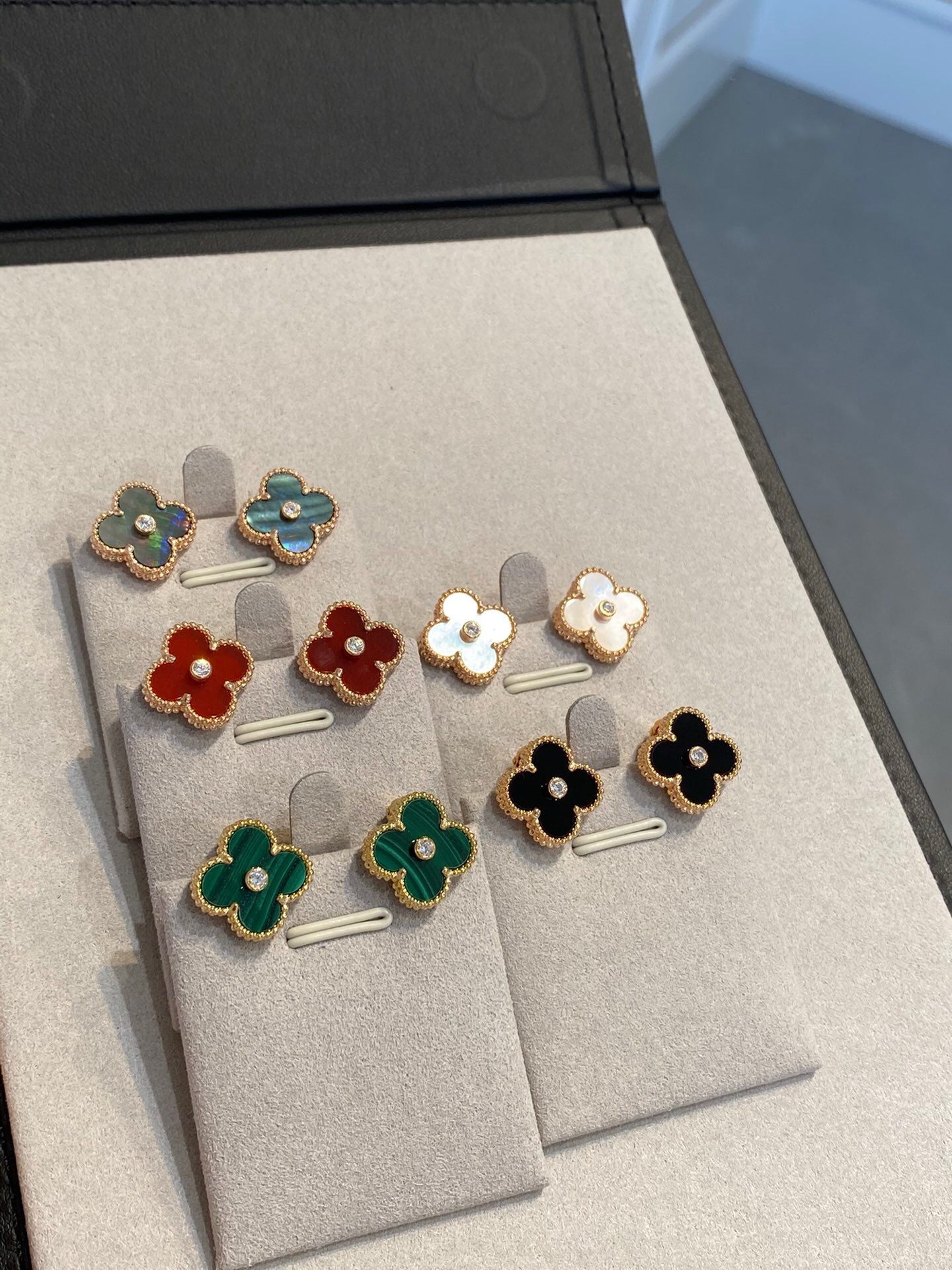 VCA  accessories  earrings ( 5 colors)