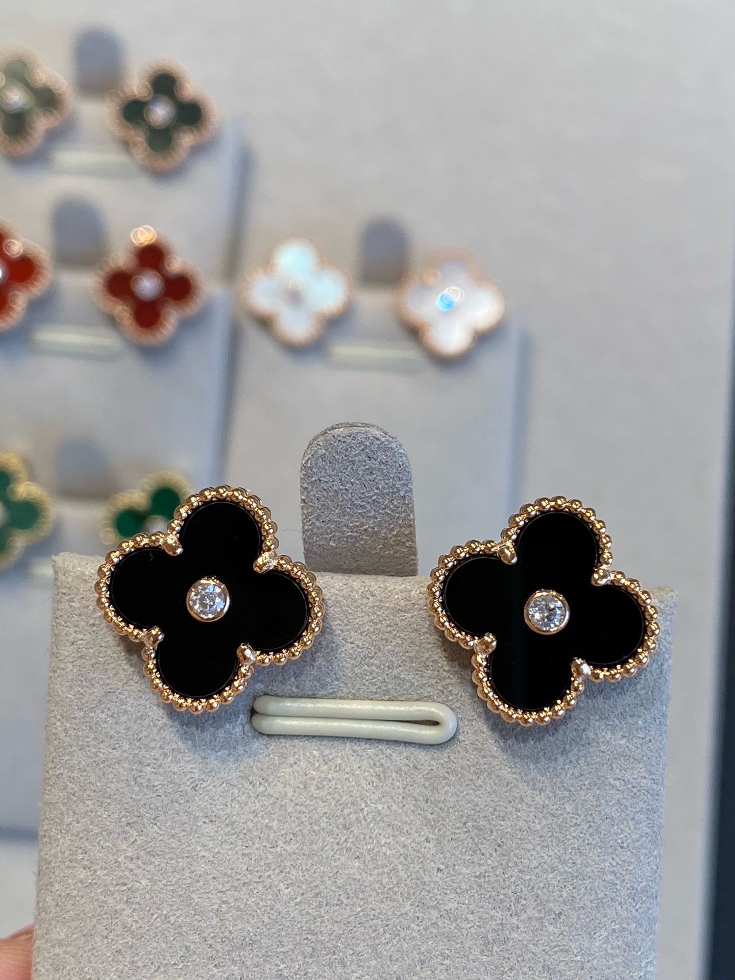 VCA  accessories  earrings ( 5 colors)