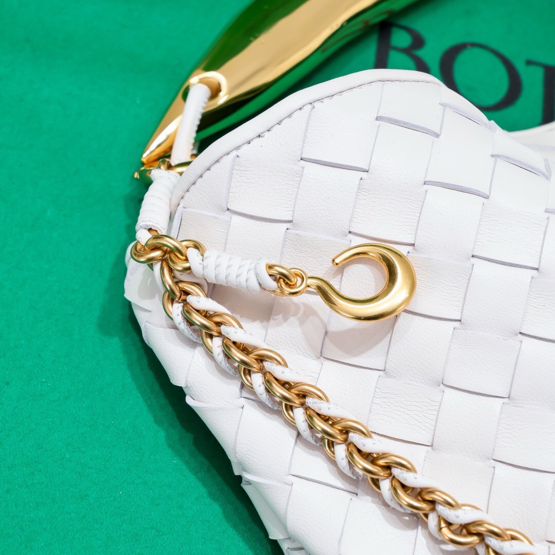Bottega Veneta BV  Sardine With Chain white