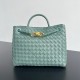 Bottega Veneta  BV  Medium Andiamo Green