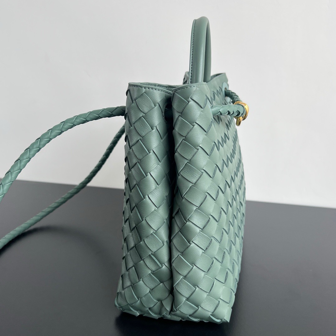 Bottega Veneta  BV  Medium Andiamo Green