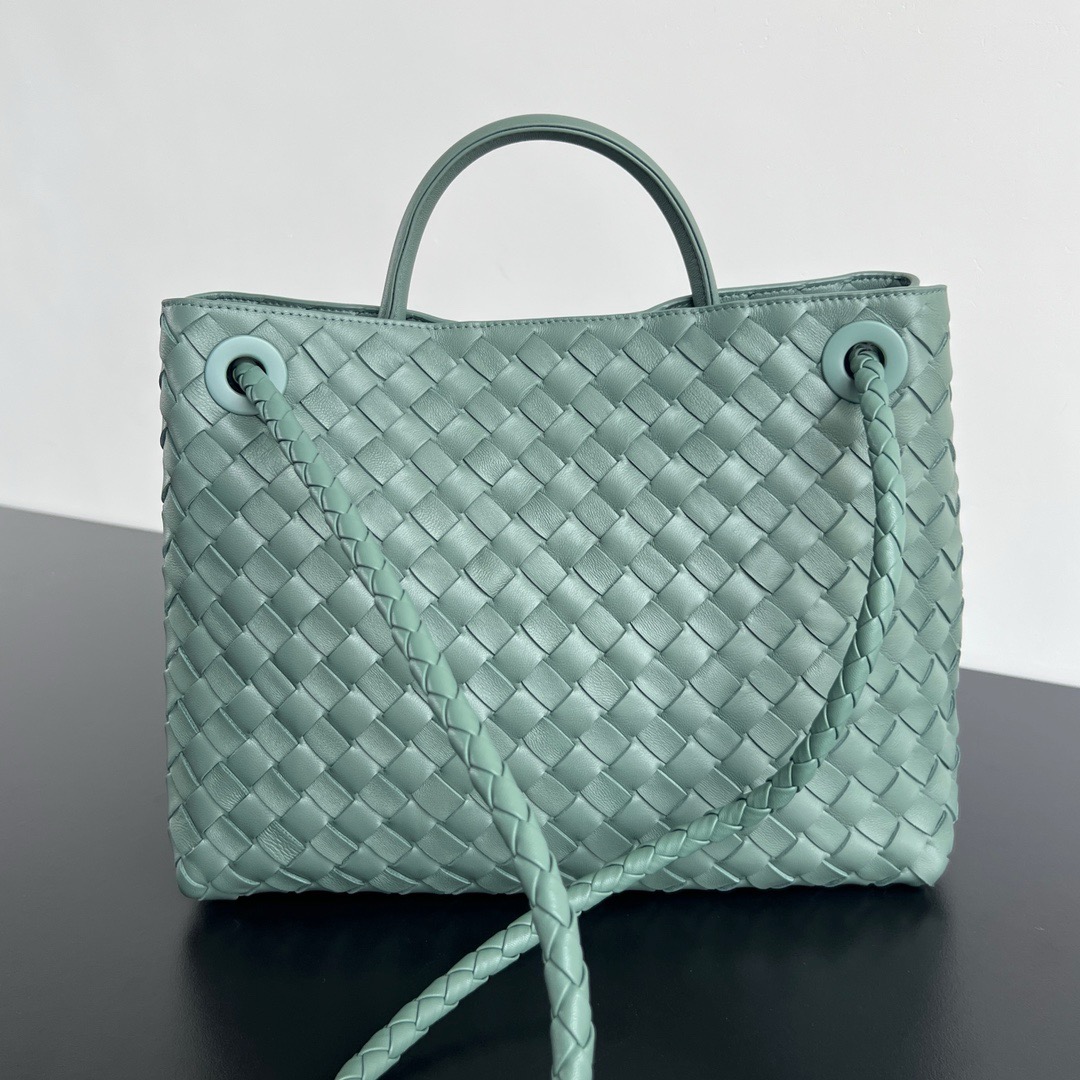 Bottega Veneta  BV  Medium Andiamo Green