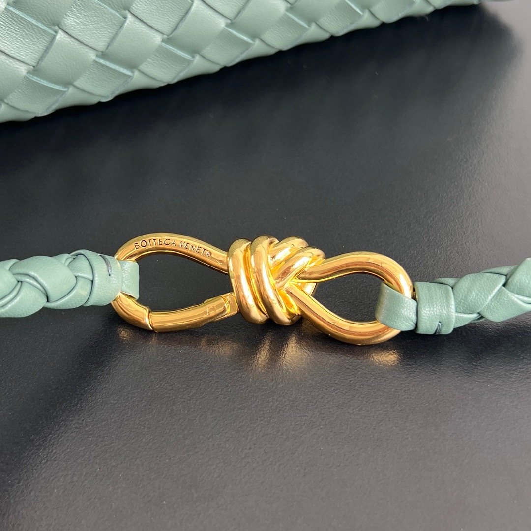 Bottega Veneta  BV  Medium Andiamo Green