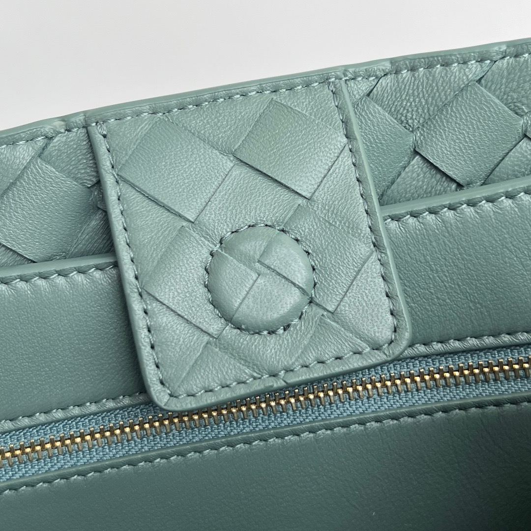 Bottega Veneta  BV  Medium Andiamo Green