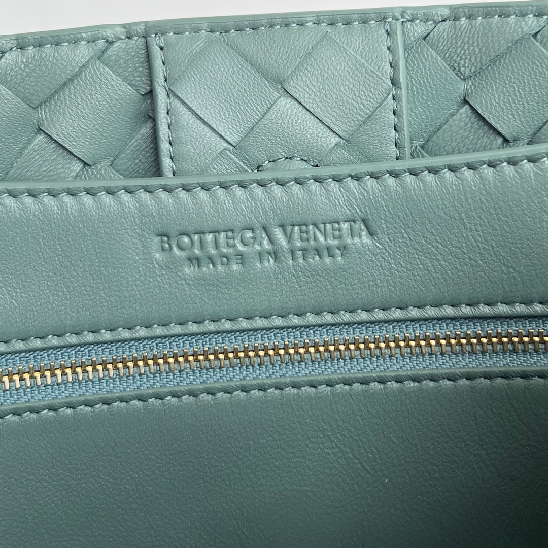 Bottega Veneta  BV  Medium Andiamo Green