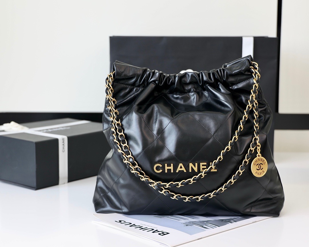 CHANEL 22 BAG Shiny Calfskin （3 colors）