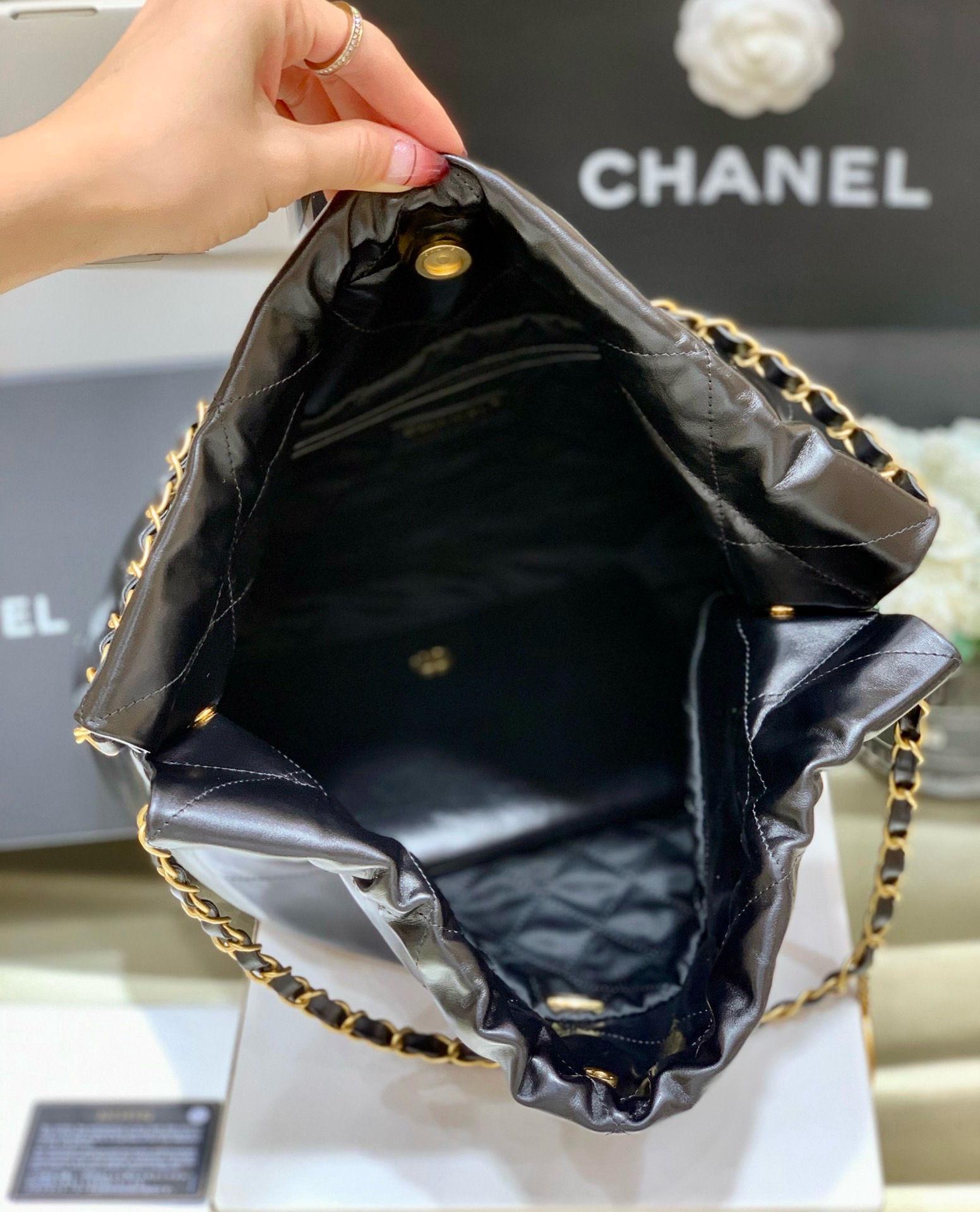 CHANEL 22 BAG Shiny Calfskin （3 colors）