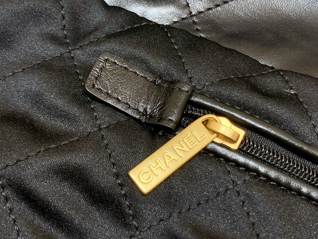 CHANEL 22 BAG Shiny Calfskin （3 colors）