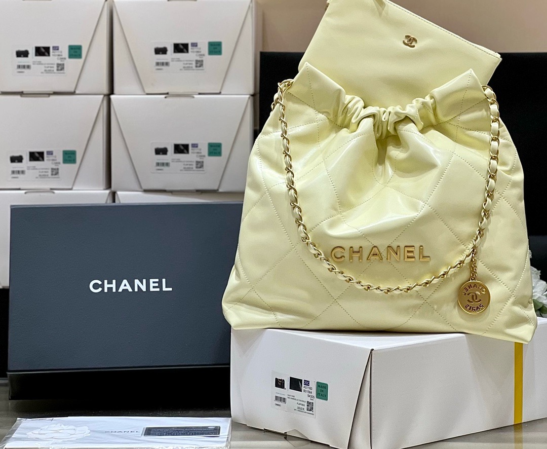 CHANEL 22 BAG Shiny Calfskin （3 colors）