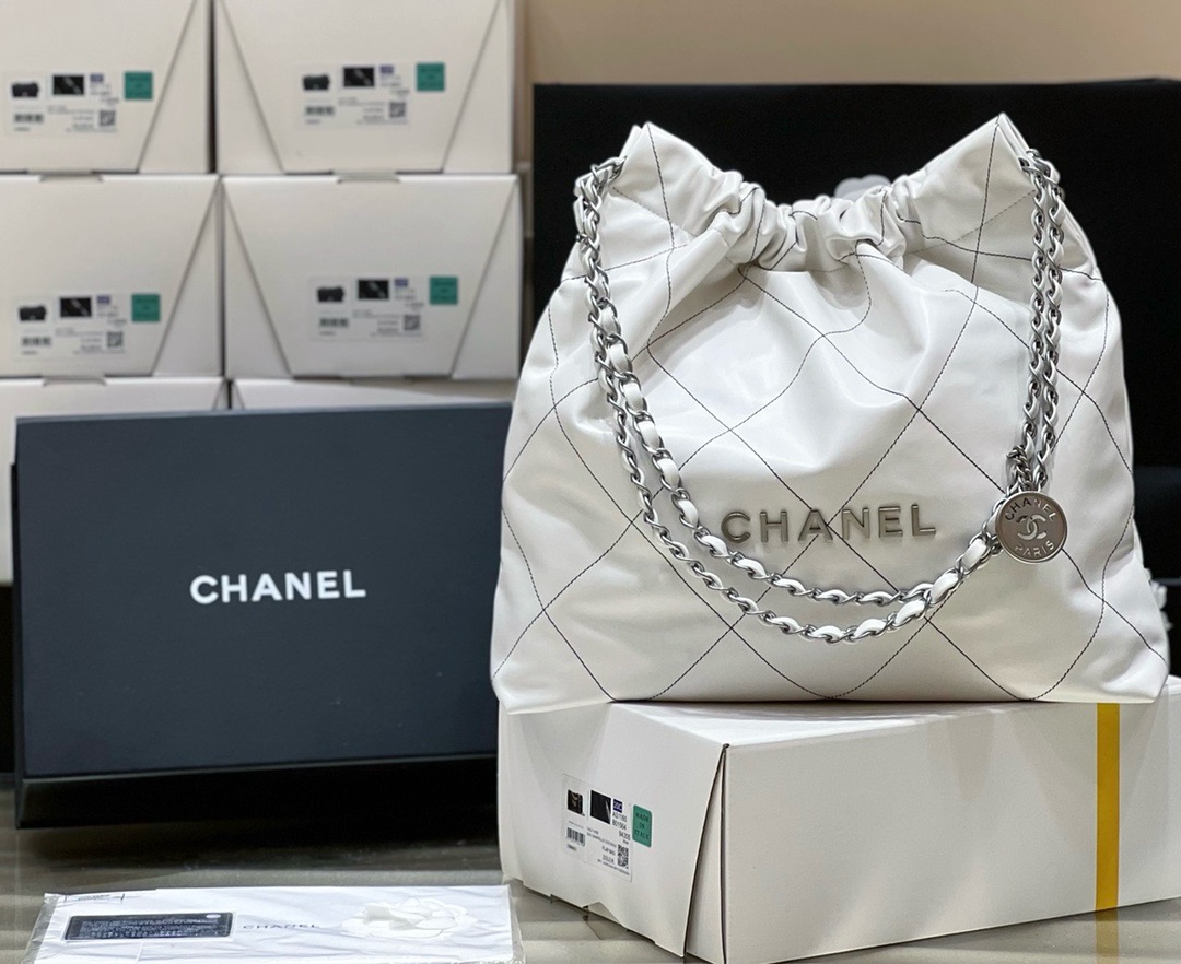 CHANEL 22 BAG Shiny Calfskin （3 colors）