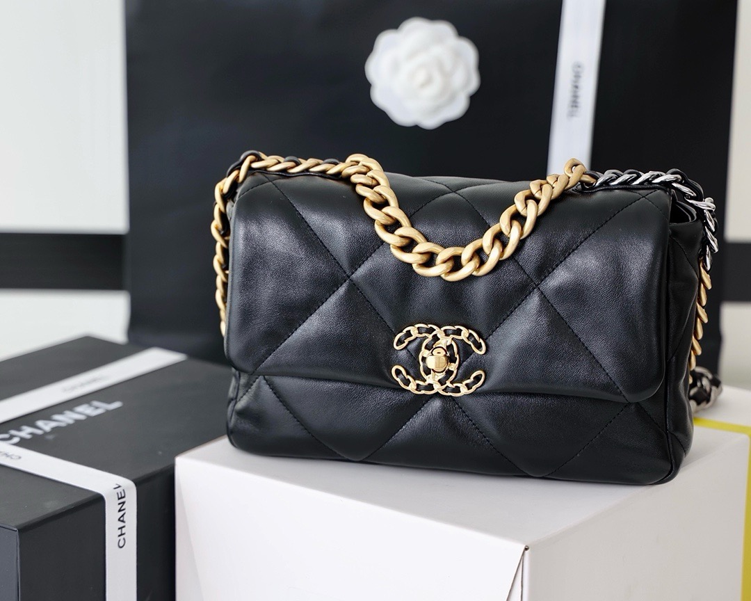CHANEL 19 HANDBAG Shiny Lambskin, Gold-Tone black