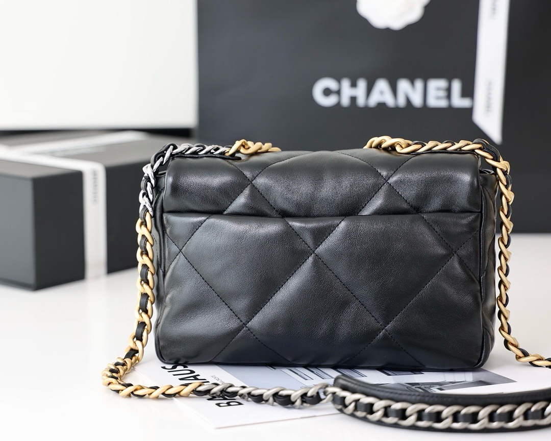 CHANEL 19 HANDBAG Shiny Lambskin, Gold-Tone black