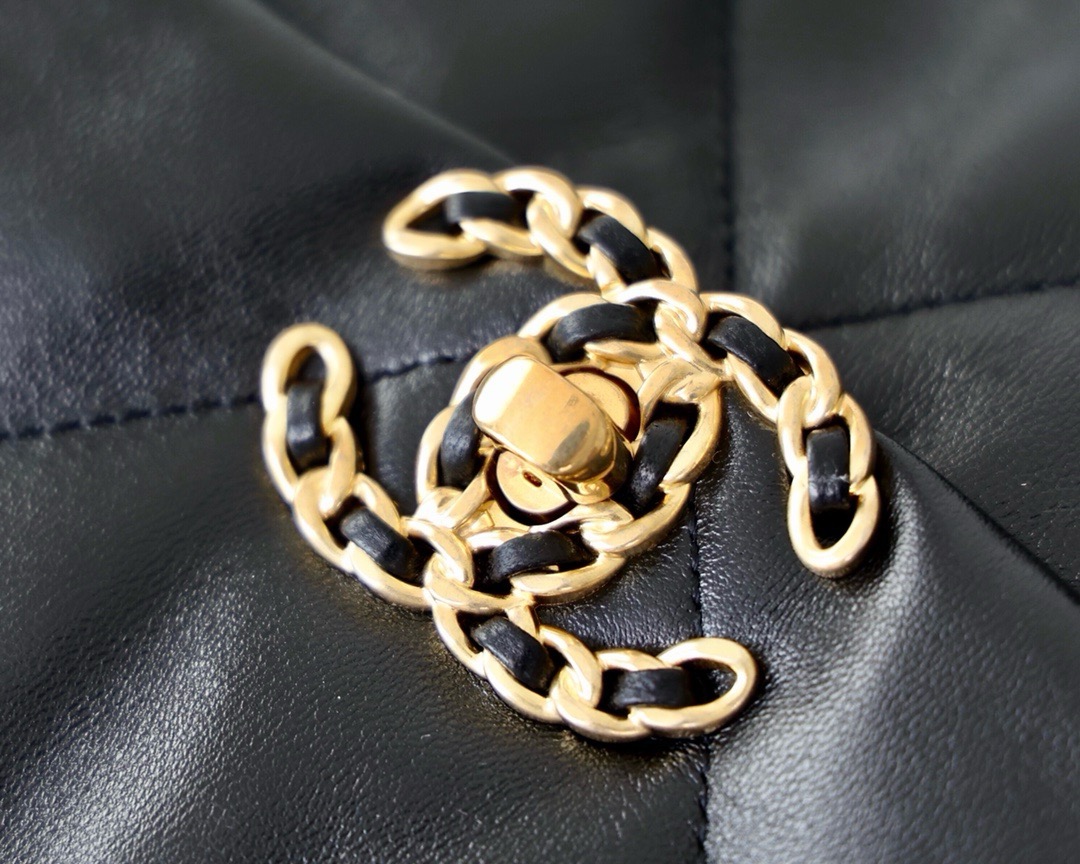 CHANEL 19 HANDBAG Shiny Lambskin, Gold-Tone black