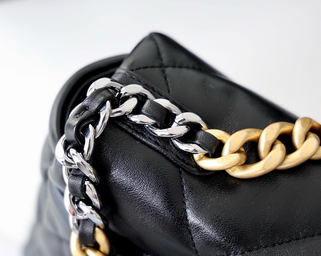 CHANEL 19 HANDBAG Shiny Lambskin, Gold-Tone black