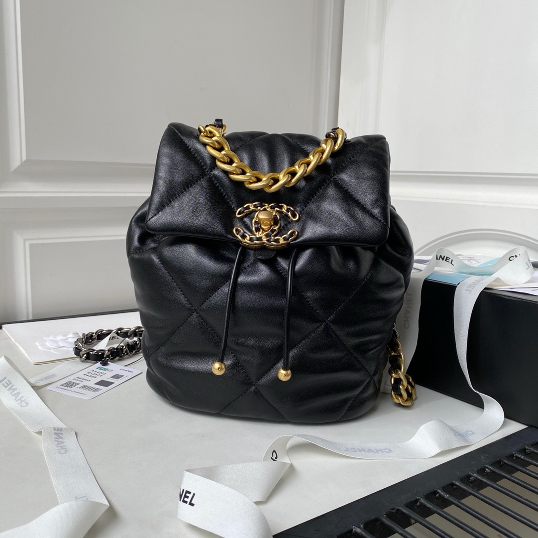 CHANEL 19 BACKPACK Shiny Lambskin, Gold-Tone