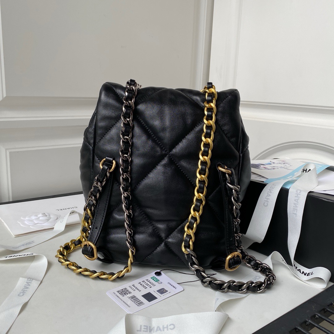 CHANEL 19 BACKPACK Shiny Lambskin, Gold-Tone