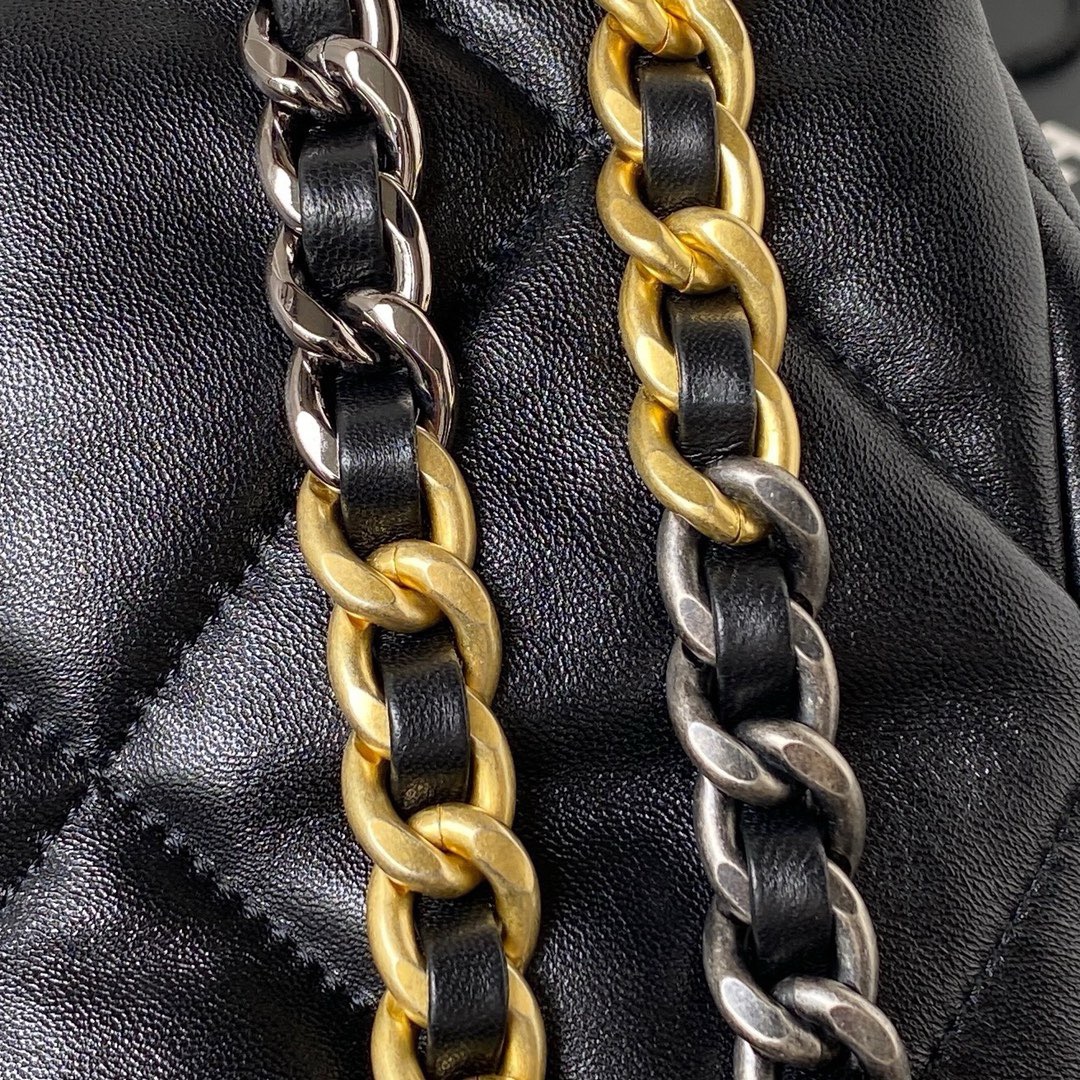 CHANEL 19 BACKPACK Shiny Lambskin, Gold-Tone