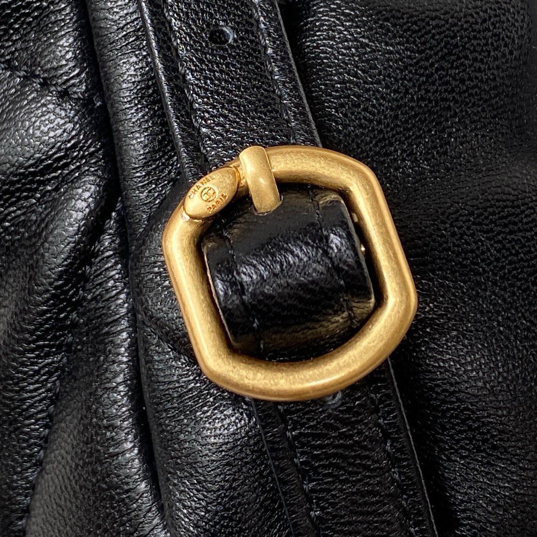 CHANEL 19 BACKPACK Shiny Lambskin, Gold-Tone