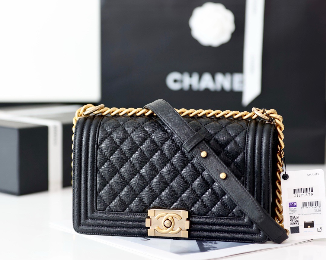 CHANEL HANDBAG LE BOY  Calfskin & Ruthenium-Finish Metal Black ( 4 colors)