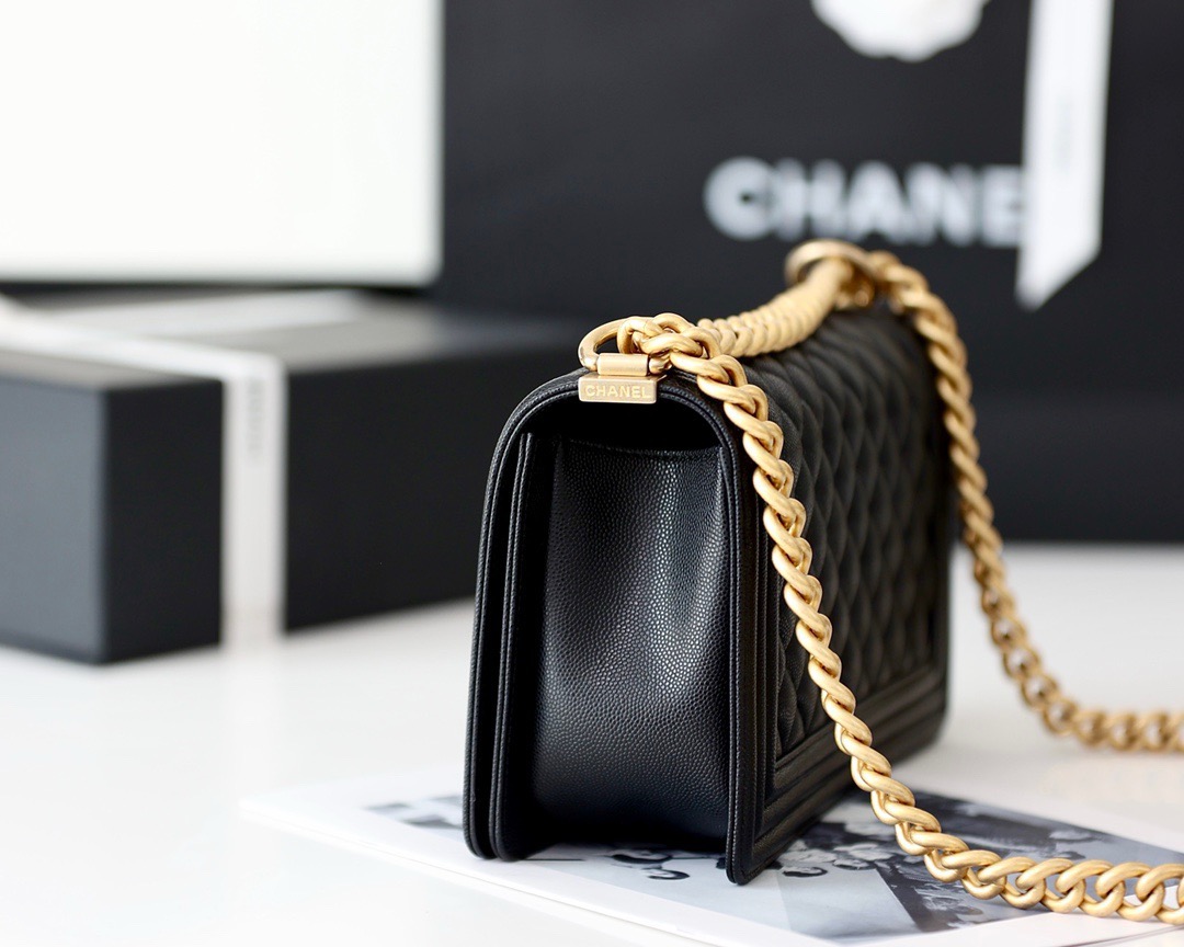 CHANEL HANDBAG LE BOY  Calfskin & Ruthenium-Finish Metal Black ( 4 colors)