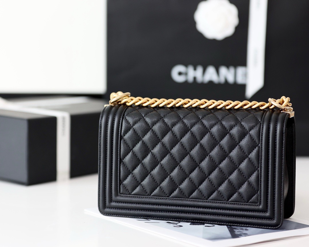 CHANEL HANDBAG LE BOY  Calfskin & Ruthenium-Finish Metal Black ( 4 colors)