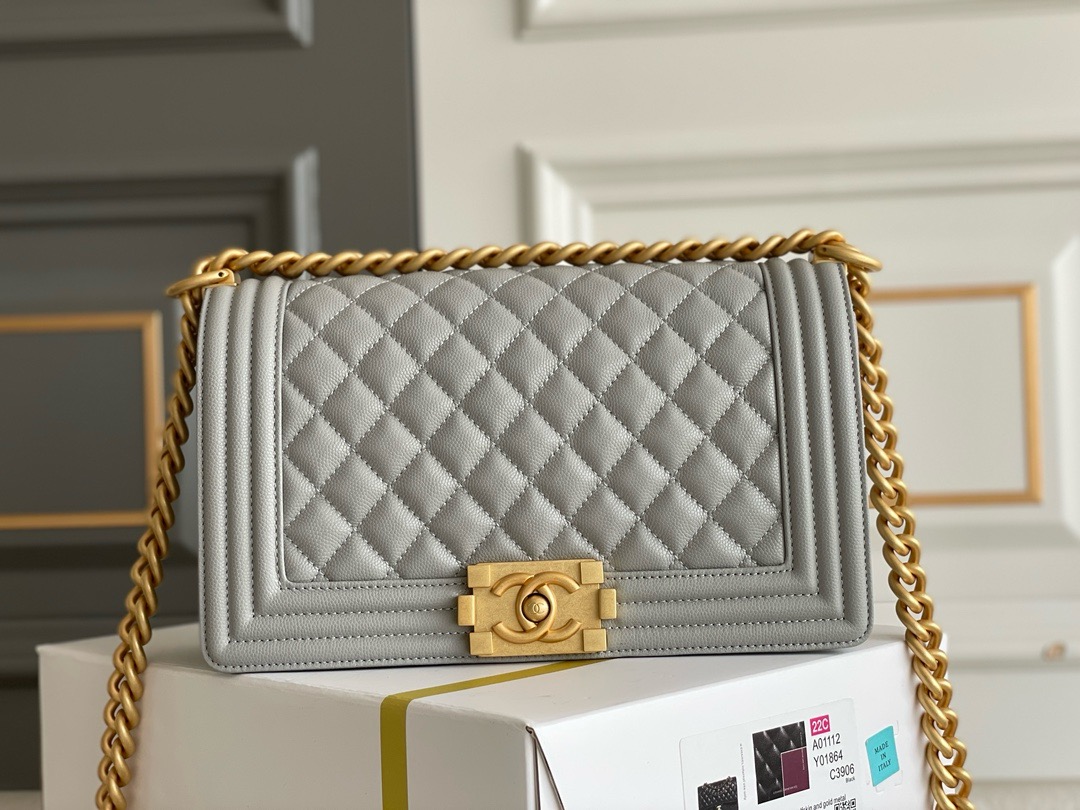 CHANEL HANDBAG LE BOY  Calfskin & Ruthenium-Finish Metal Black ( 4 colors)