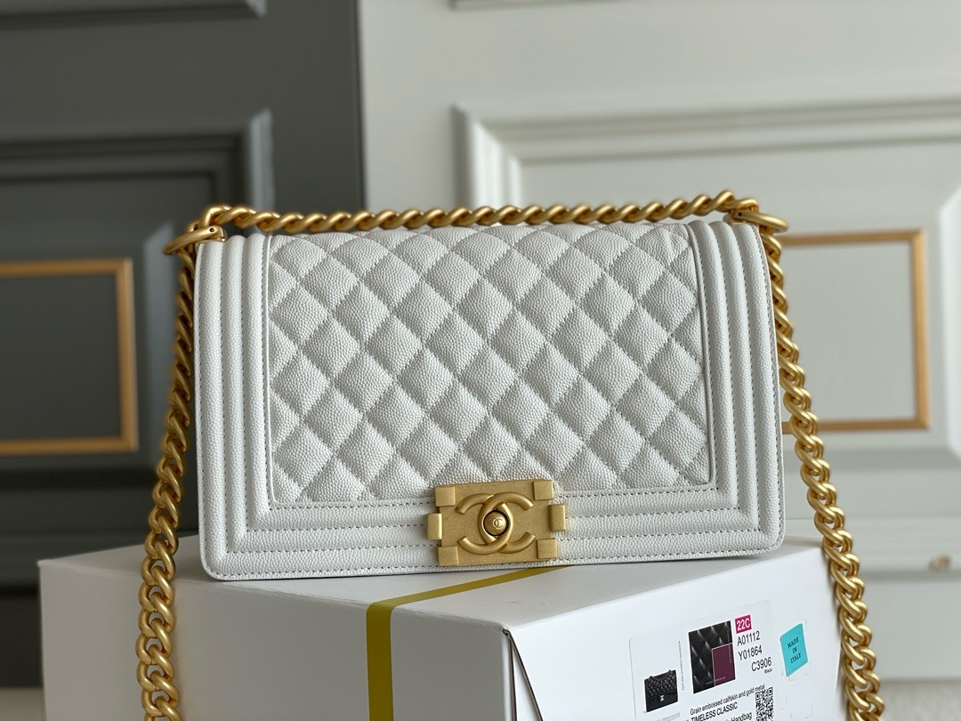 CHANEL HANDBAG LE BOY  Calfskin & Ruthenium-Finish Metal Black ( 4 colors)