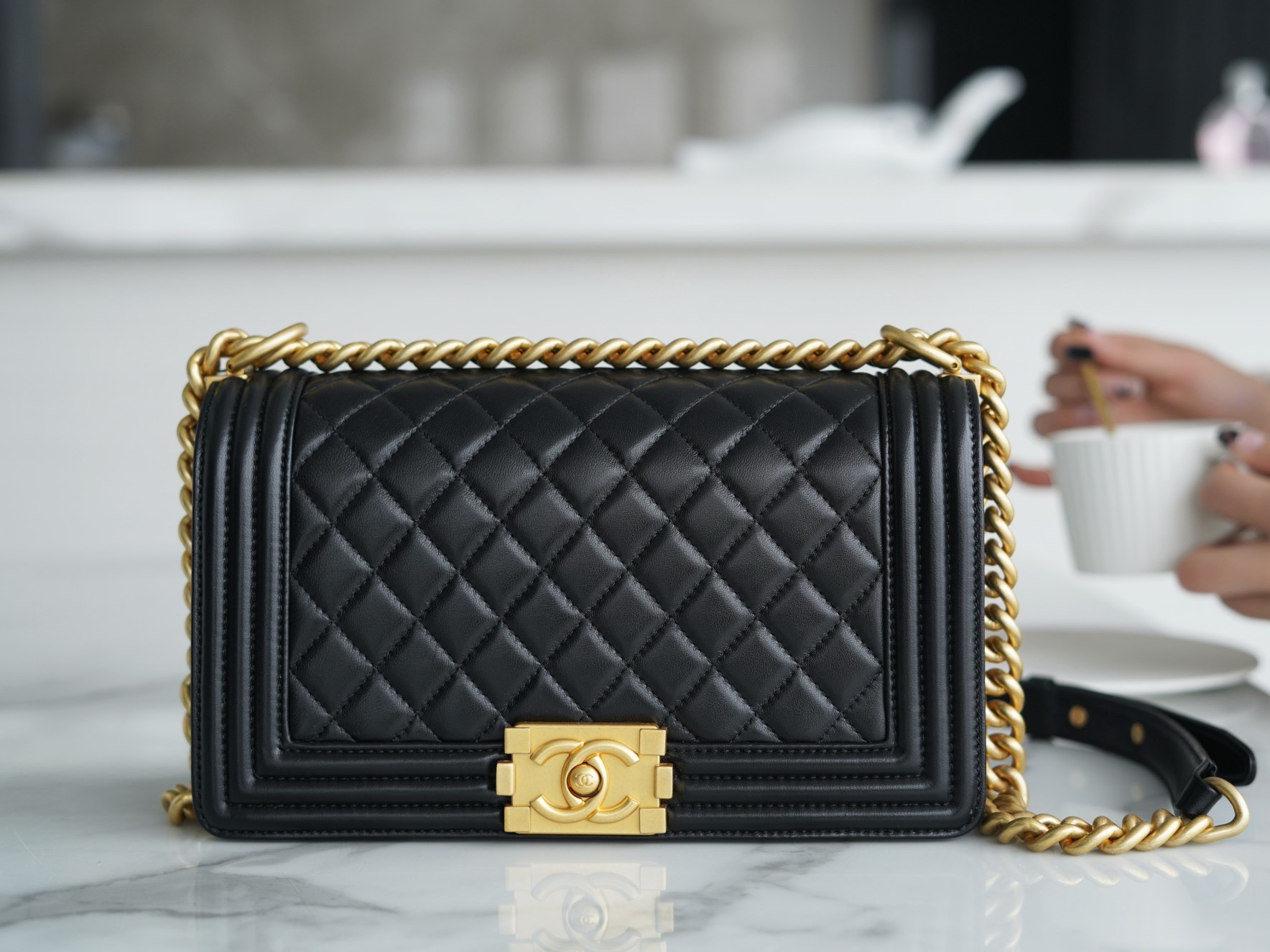 CHANEL HANDBAG LE BOY  Calfskin & Ruthenium-Finish Metal Black ( 4 colors)