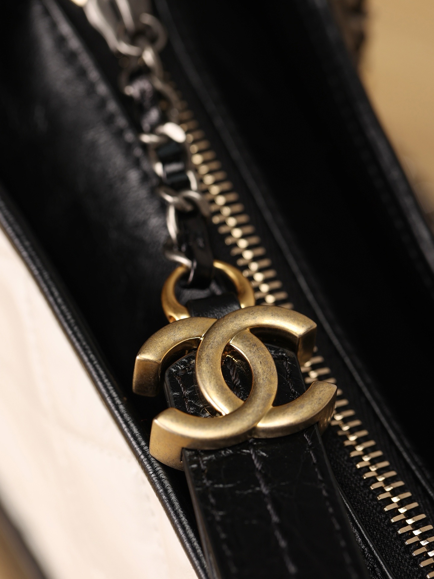 CHANEL  gabrielle hobo small white/ black  (2 colors)