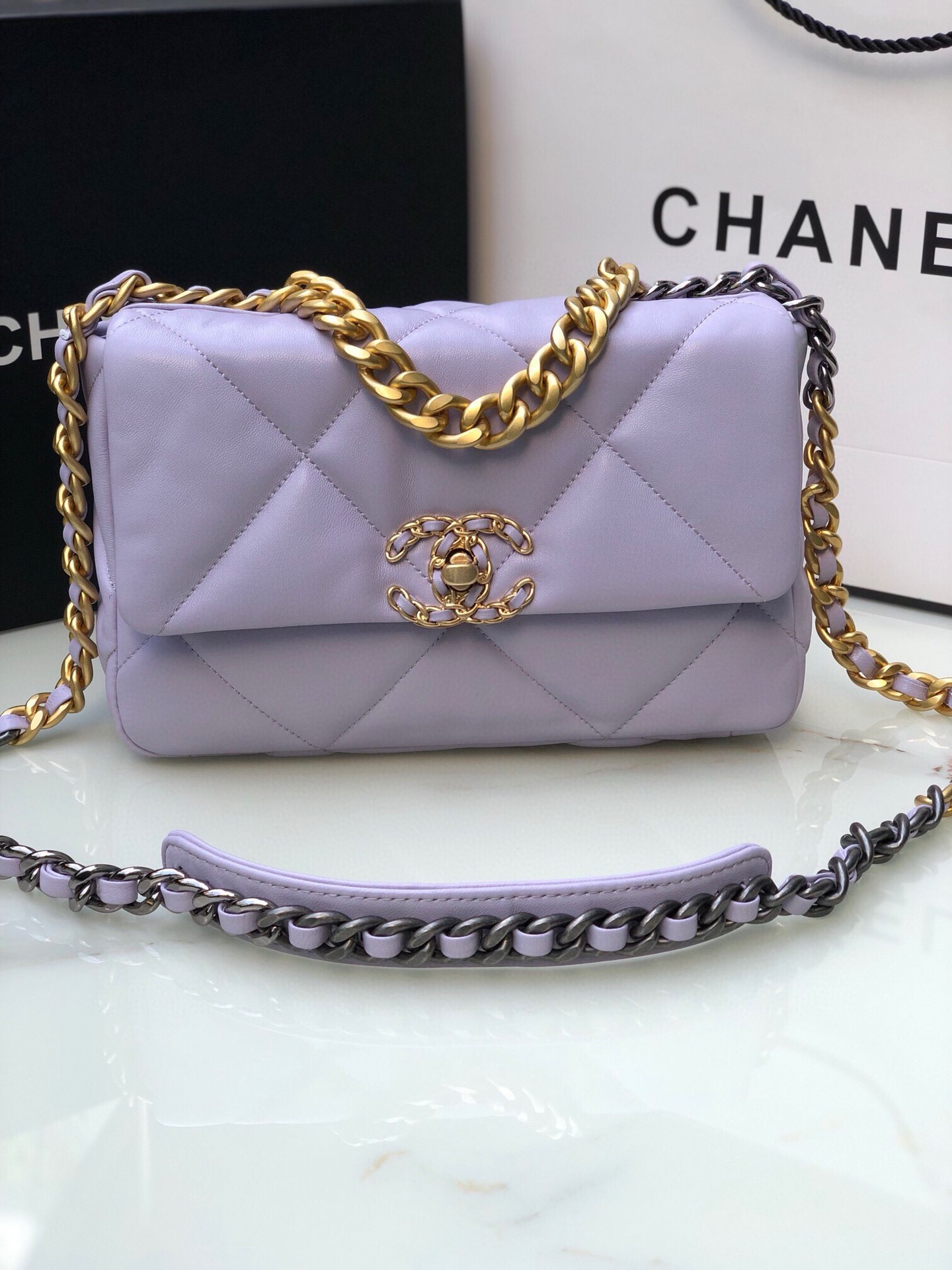 CHANEL classic 19 bag  （2 colors）