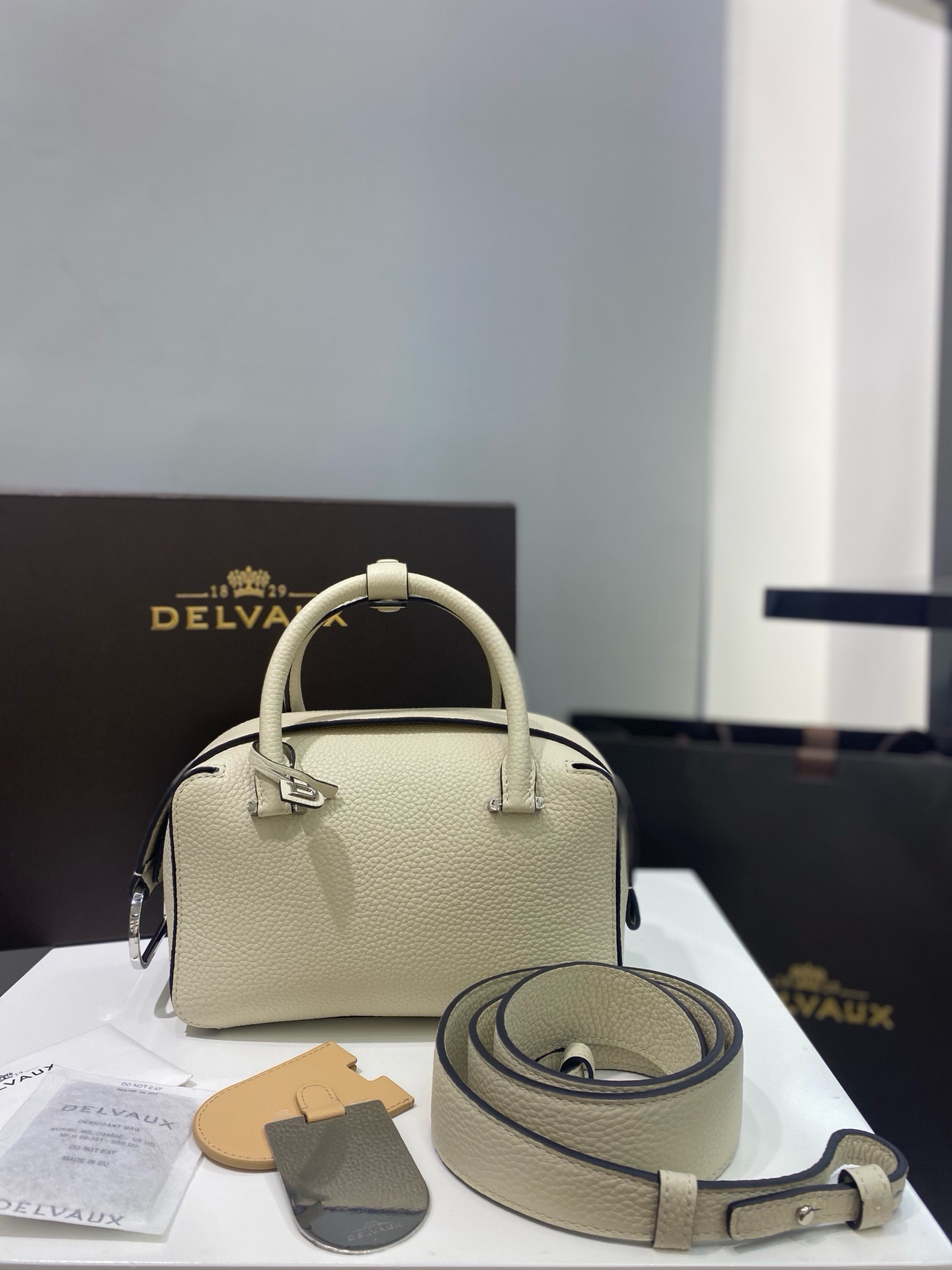 Delvaux Cool Box Mini in Taurillon Soft（7 colors）