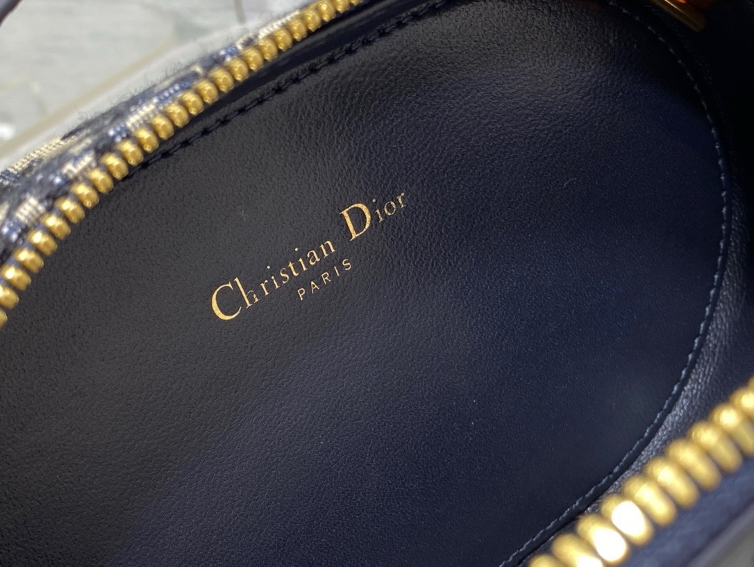 Dior  CD Signature Oval Camera Bag （4 colors）