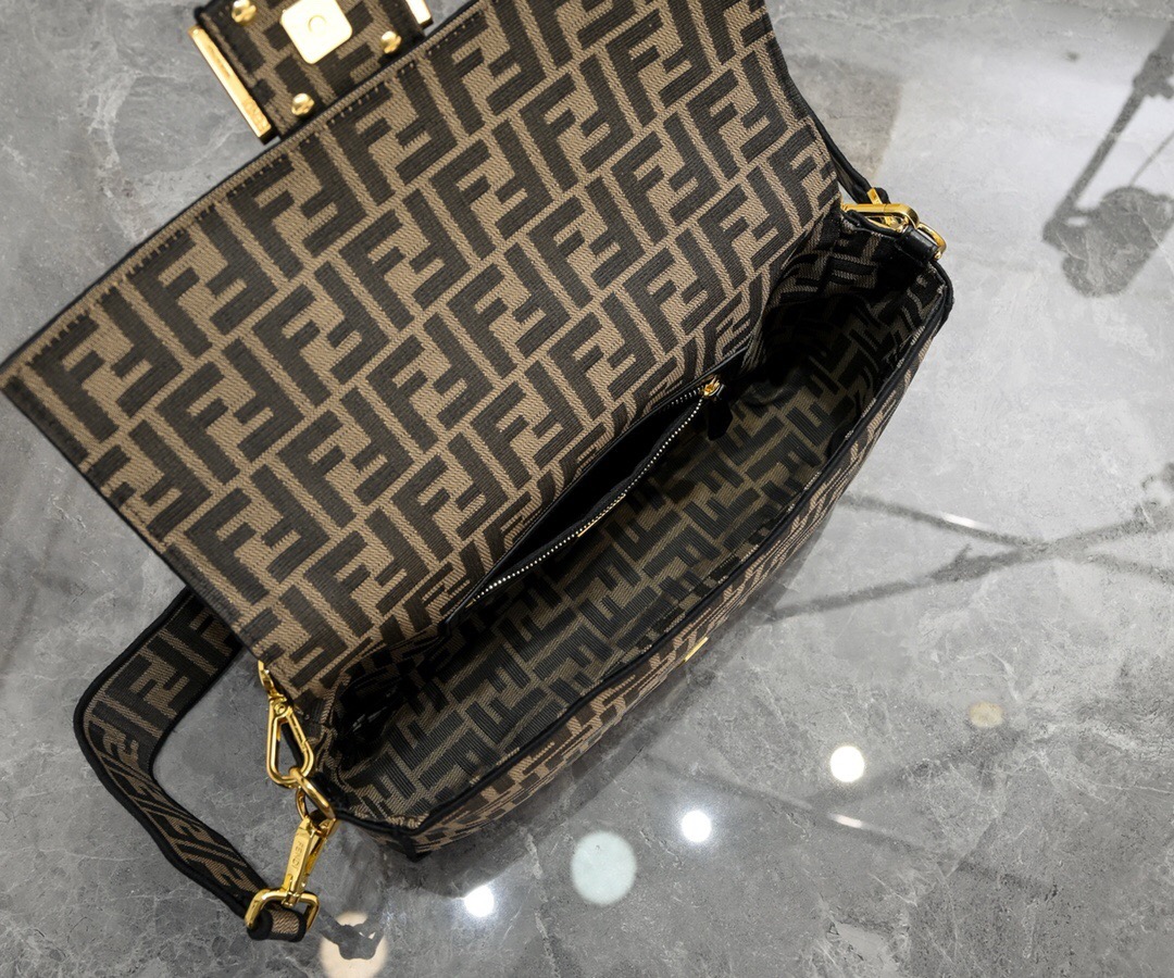Fendi  Baguette Brown FF jacquard fabric bag