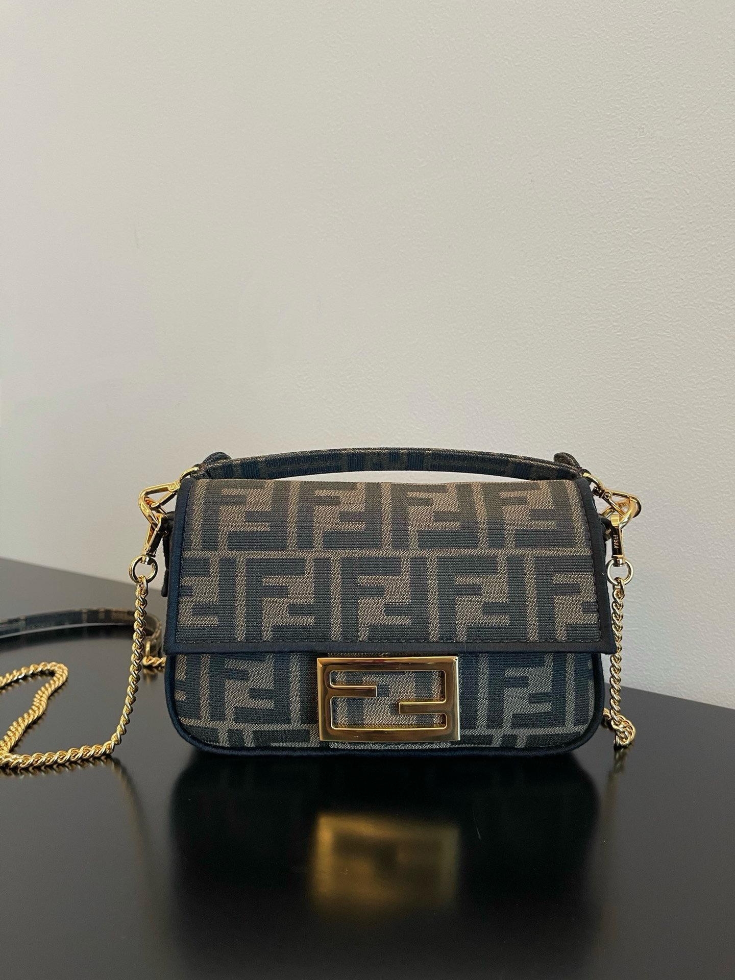 Fendi  Baguette Pink nappa leather bag ( 4 colors )