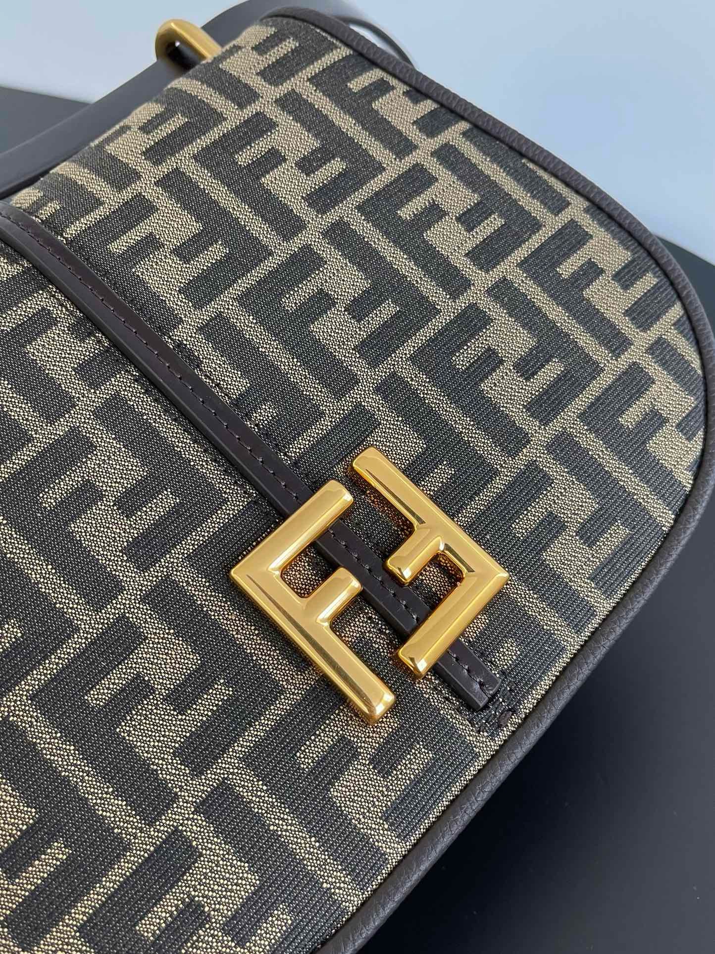 Fendi  C’mon Medium Brown FF jacquard fabric and leather bag（4 colors）