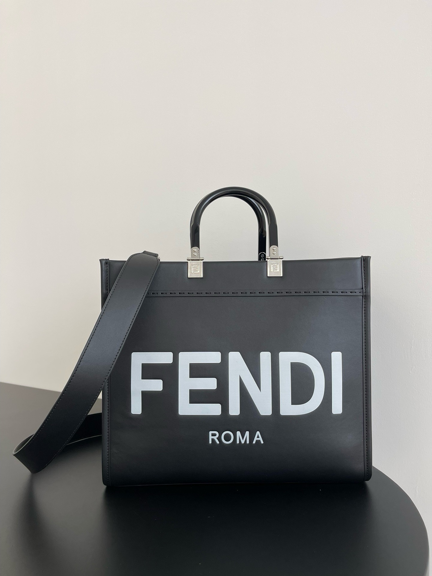 Fendi Sunshine Medium Shopper in natural straw（4 colors）