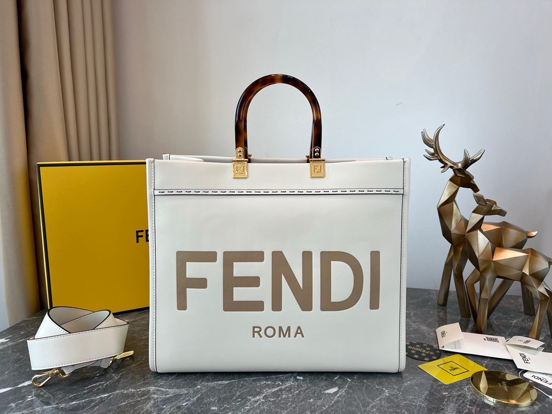 Fendi Sunshine Medium Shopper in natural straw（4 colors）