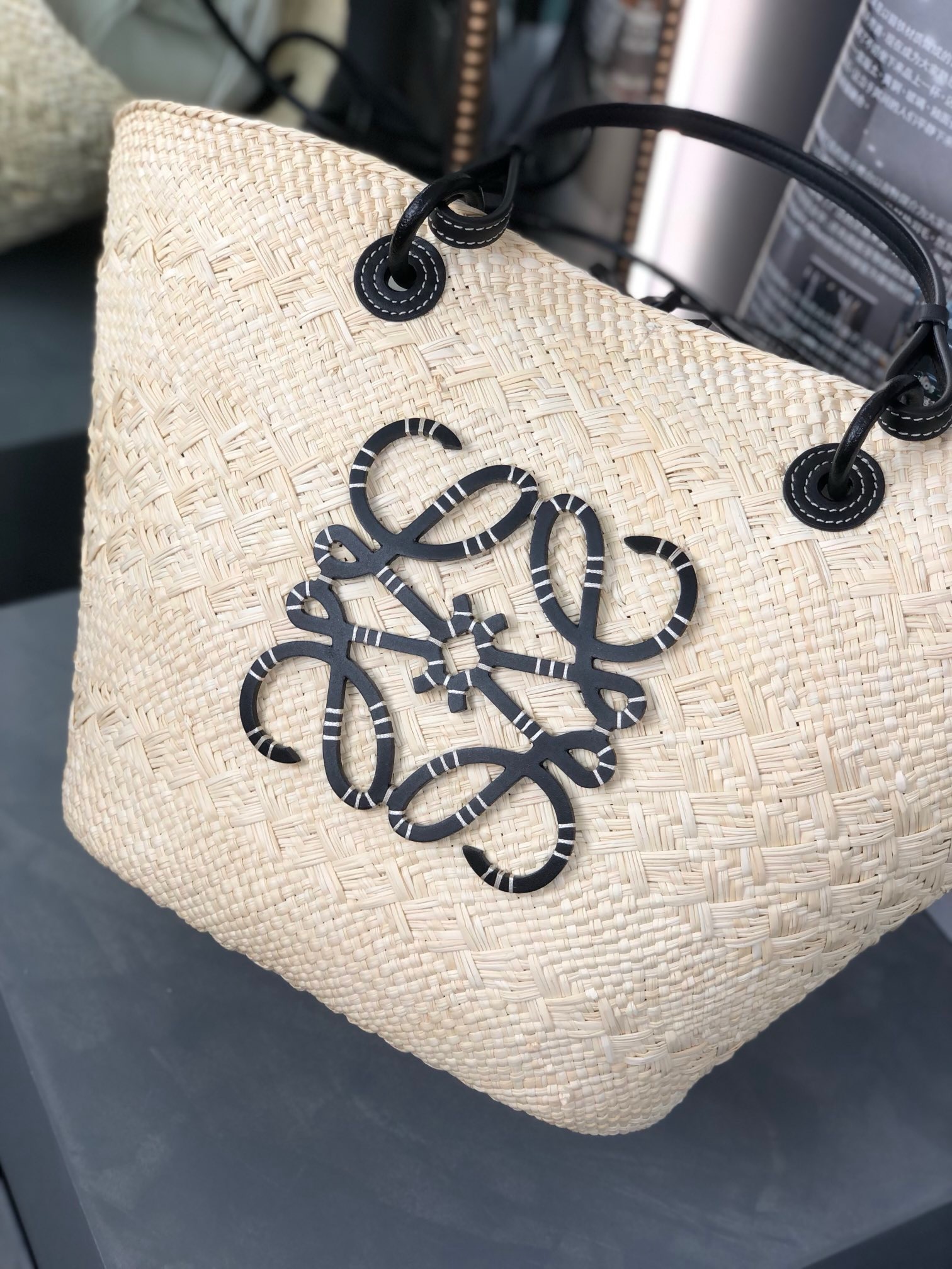 Loewe Anagram Basket bag in iraca palm and calfskin（2 colors）