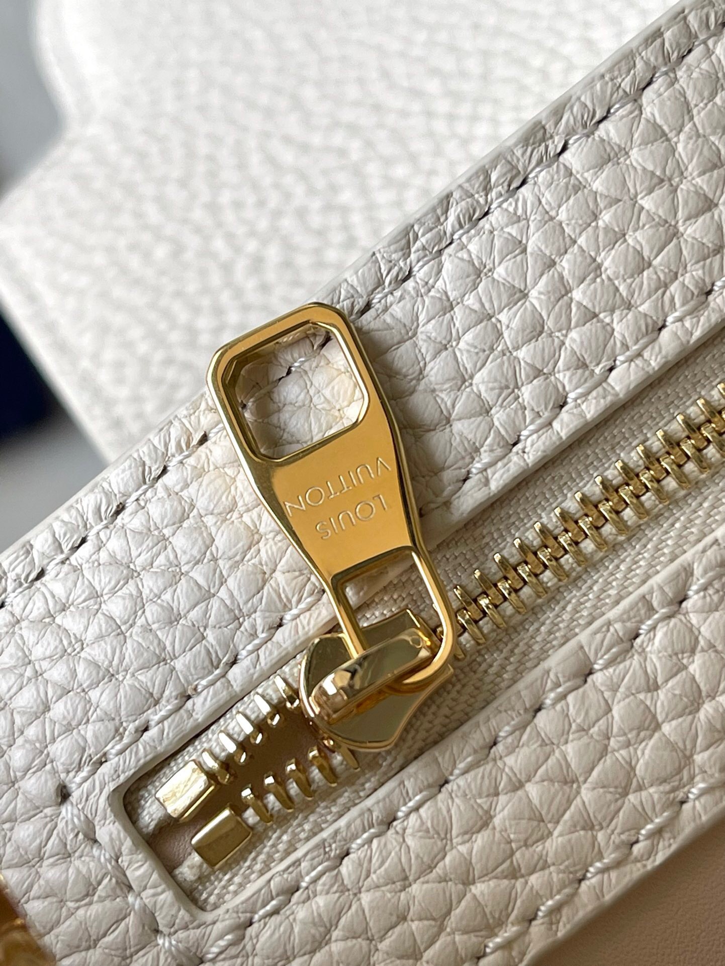 LOUIS VUITTON  LV Capucines BB  ( 2colors )