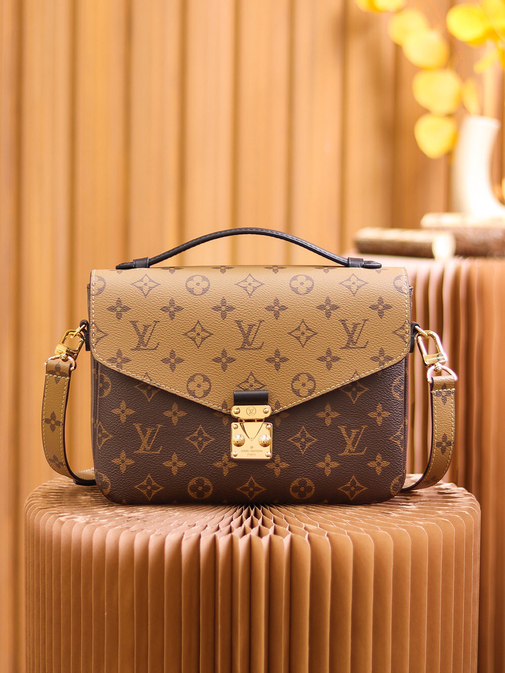 LOUIS VUITTON LV Pochette Métis Monogram Reverse coated canvas