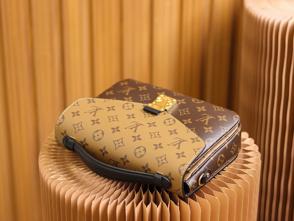 LOUIS VUITTON LV Pochette Métis Monogram Reverse coated canvas