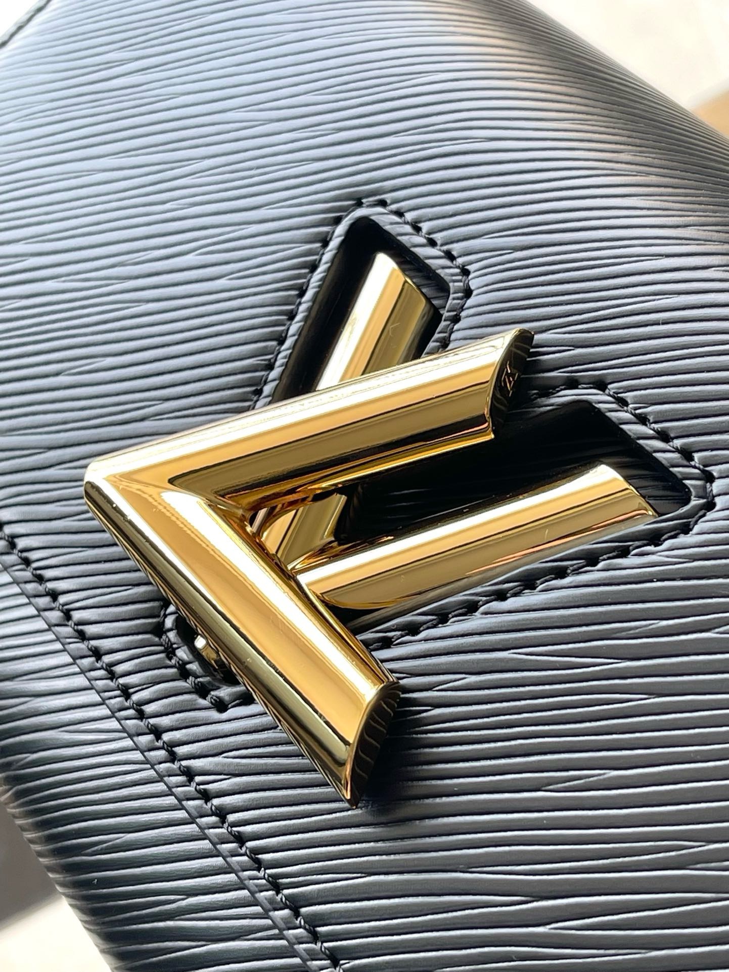 LOUIS VUITTON LV  Twist West  ( 4 colors ) 