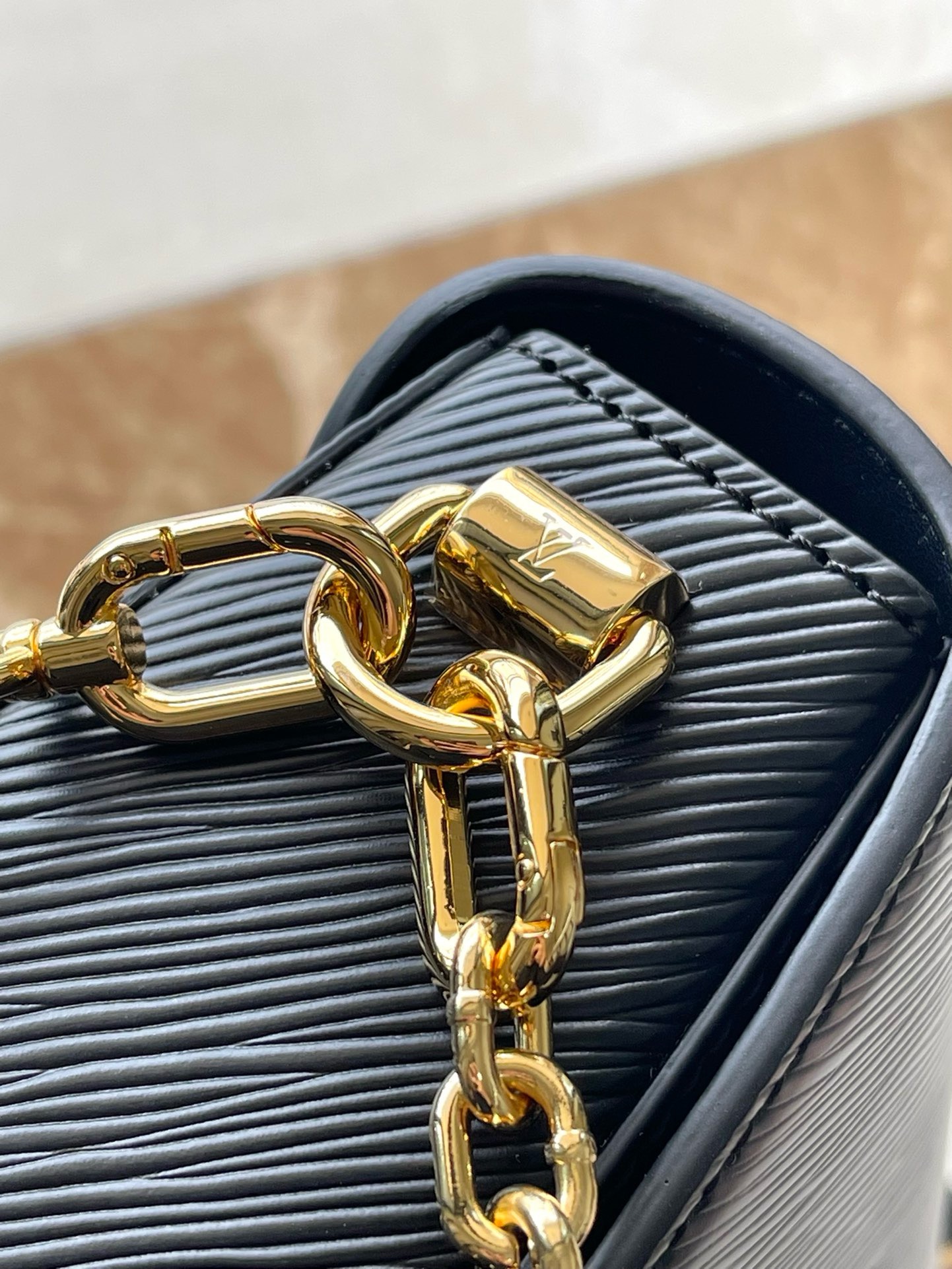 LOUIS VUITTON LV  Twist West  ( 4 colors ) 