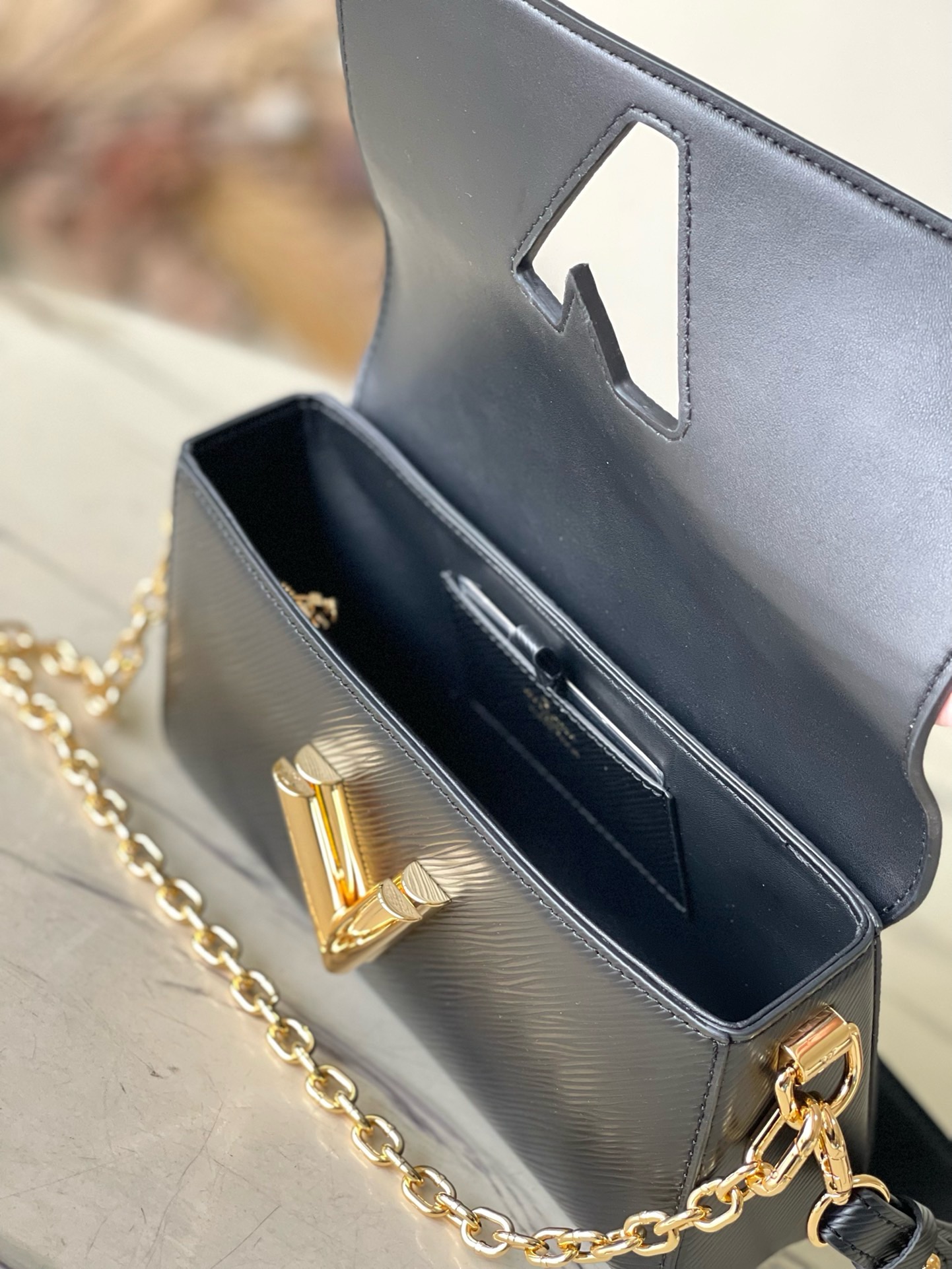 LOUIS VUITTON LV  Twist West  ( 4 colors ) 