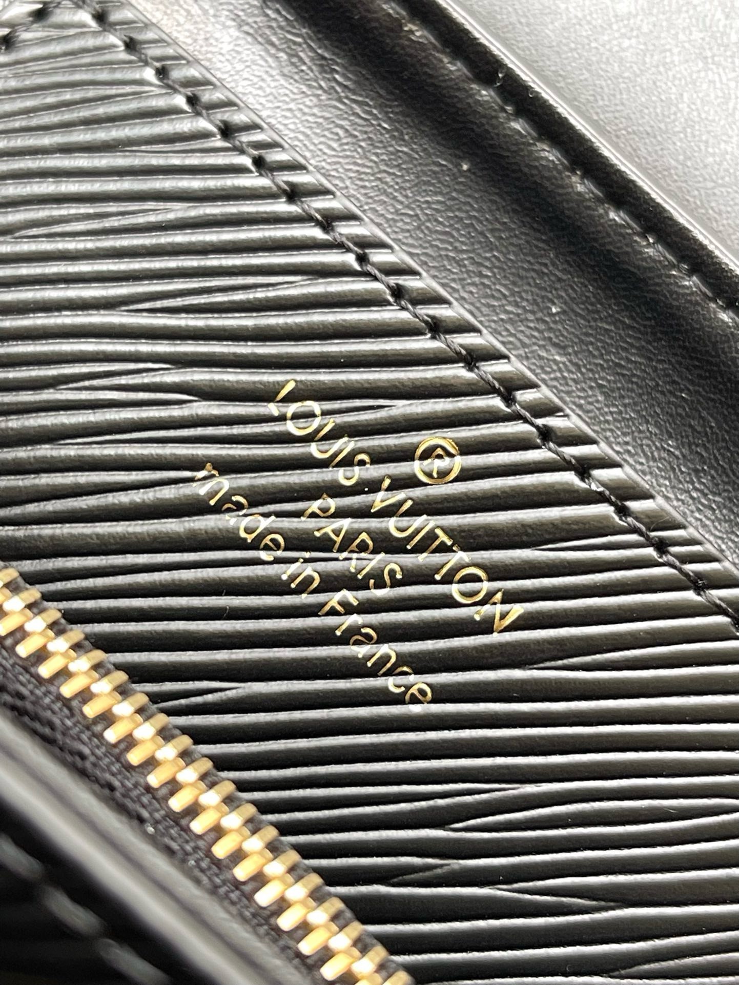 LOUIS VUITTON LV  Twist West  ( 4 colors ) 