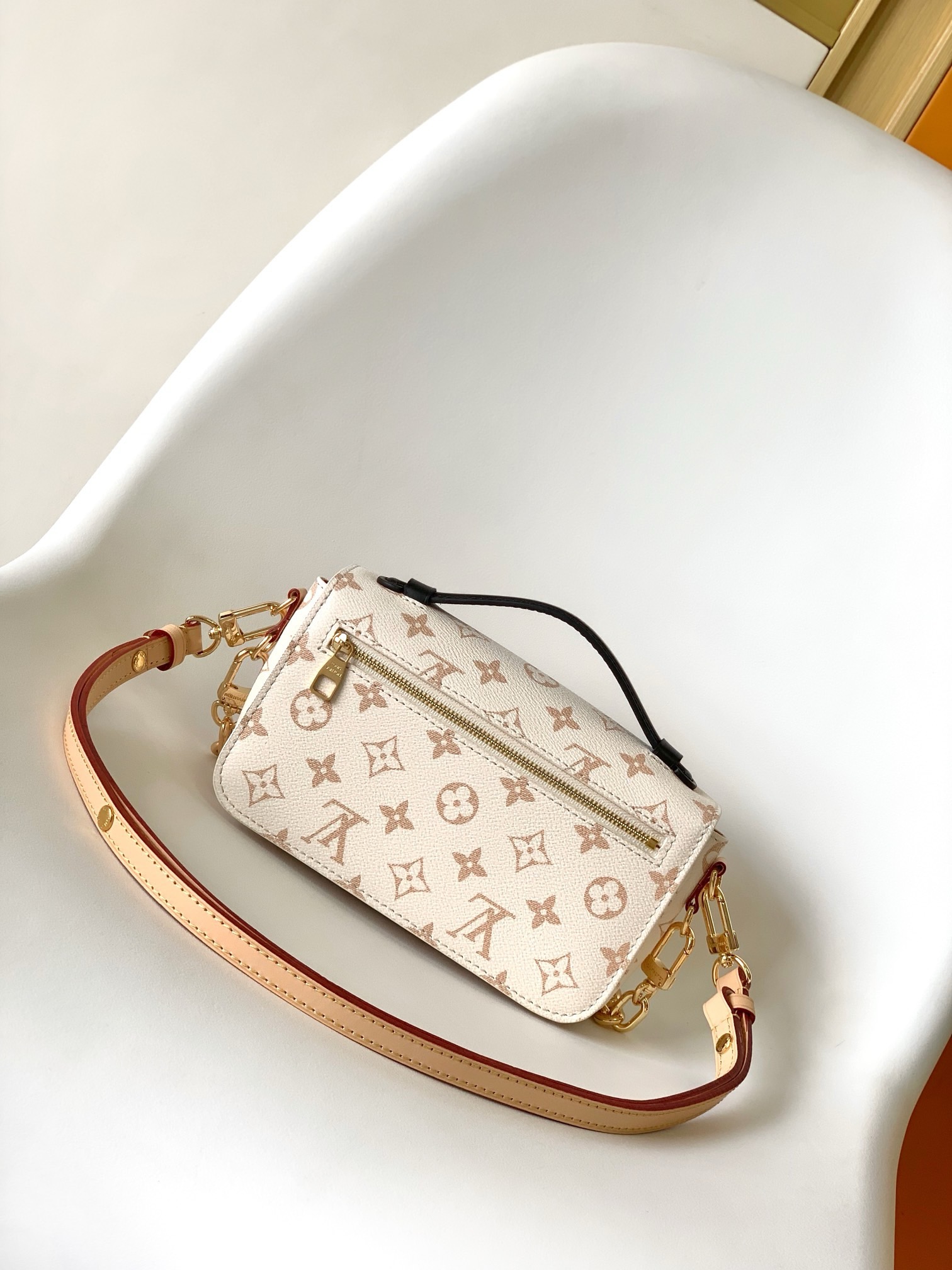 LOUIS VUITTON LV  Pochette Métis East West（4 colors ）