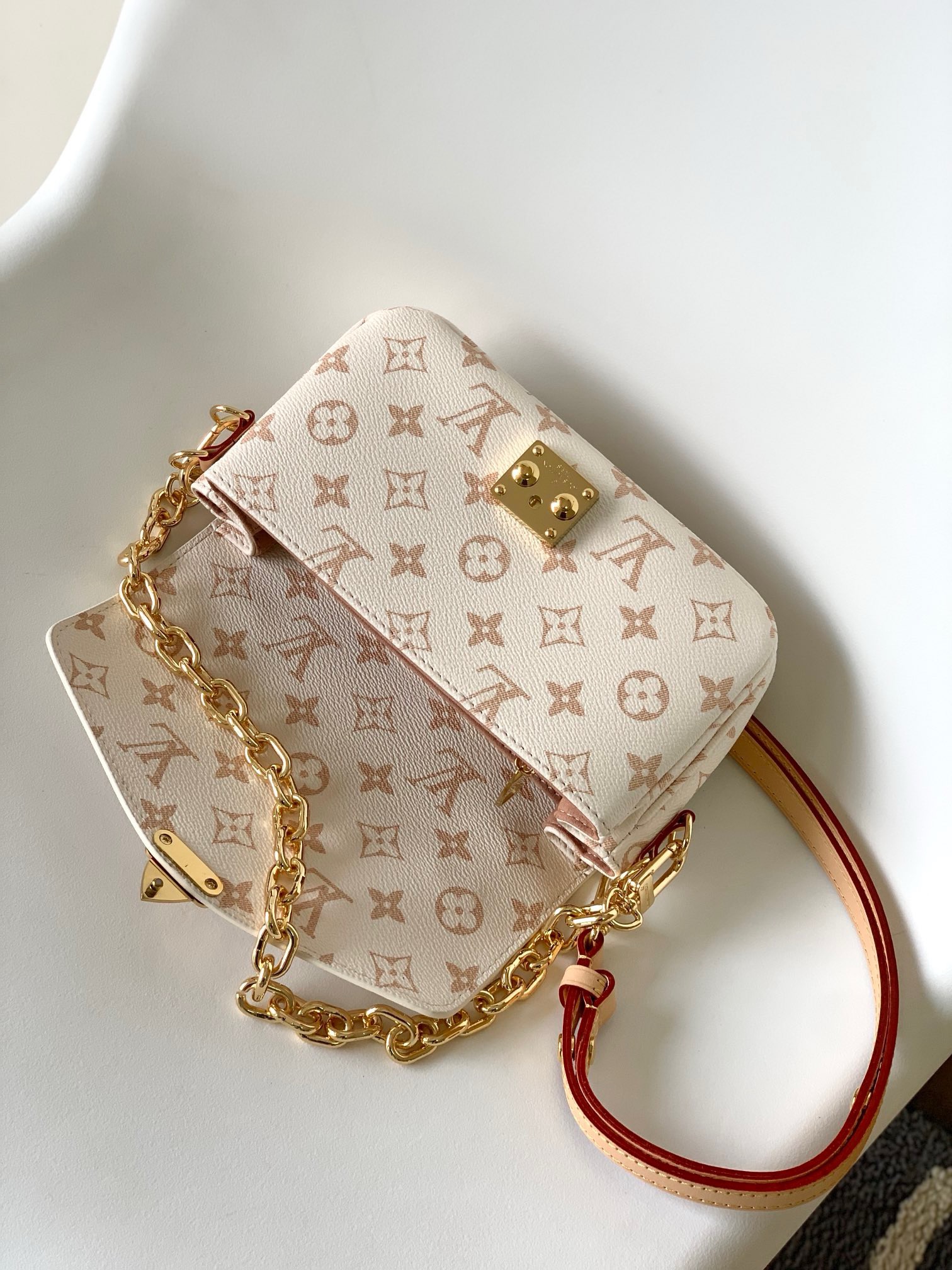 LOUIS VUITTON LV  Pochette Métis East West（4 colors ）