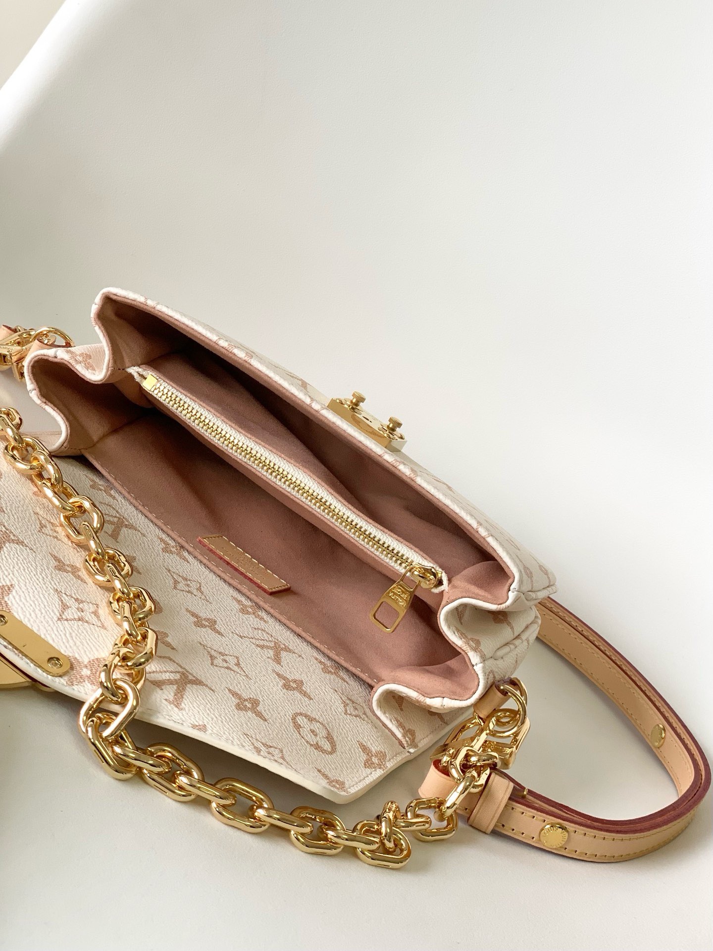 LOUIS VUITTON LV  Pochette Métis East West（4 colors ）