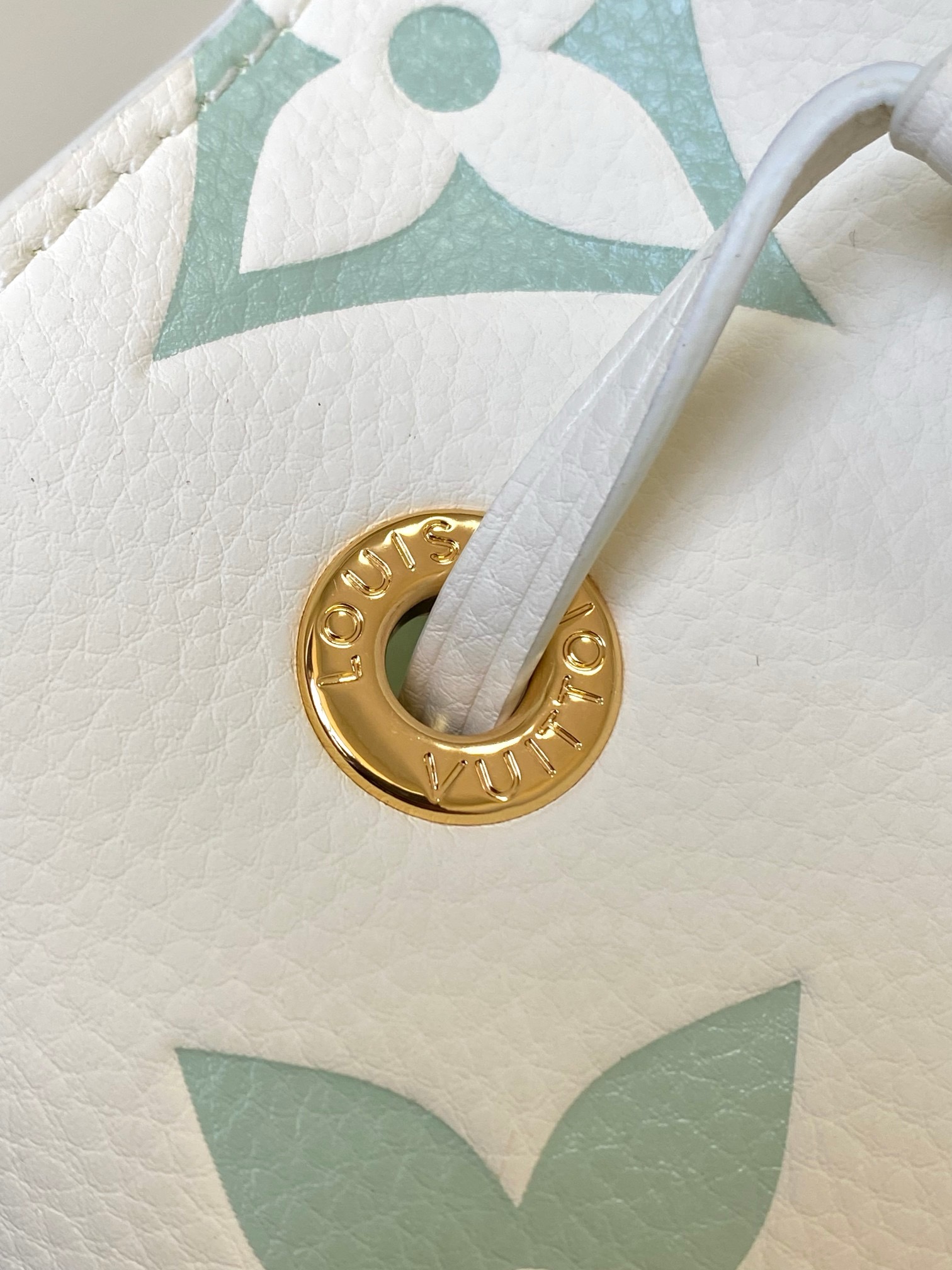 LOUIS VUITTON LV Néonoé BB  ( 4 colors ) 